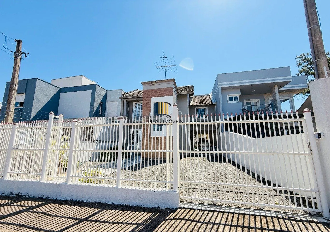 Casa de 4 dormitórios e 3 vagas de garagem em Canoas.