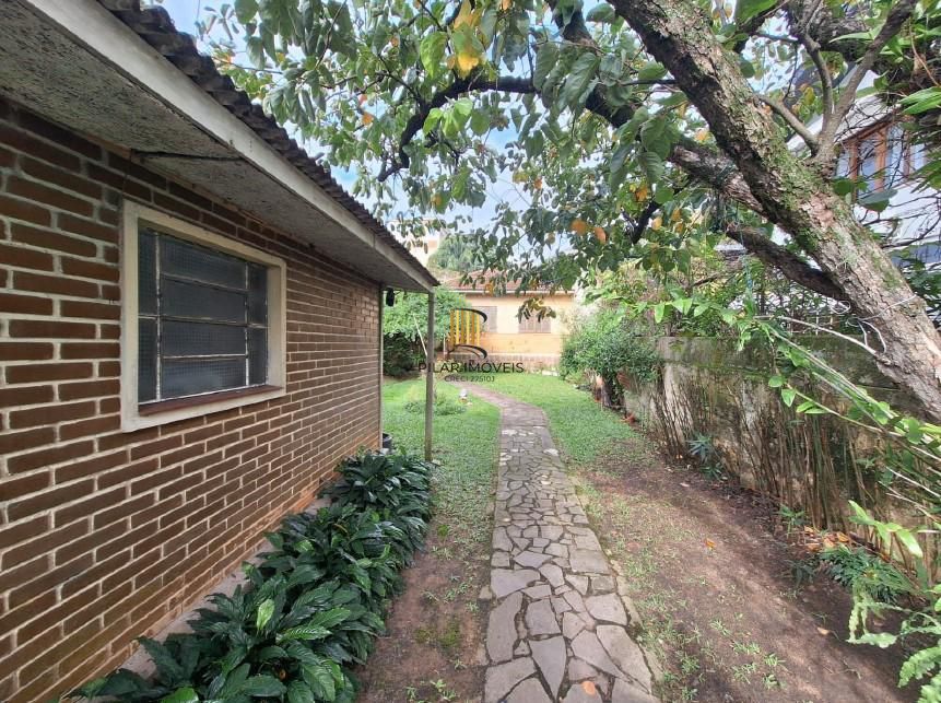 Casa com Terreno de 213m² na Azenha em Porto Alegre