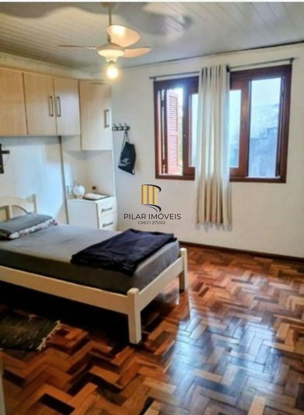 Casa de 4 Dormitórios e 2 vagas de Garagem em Gravataí.