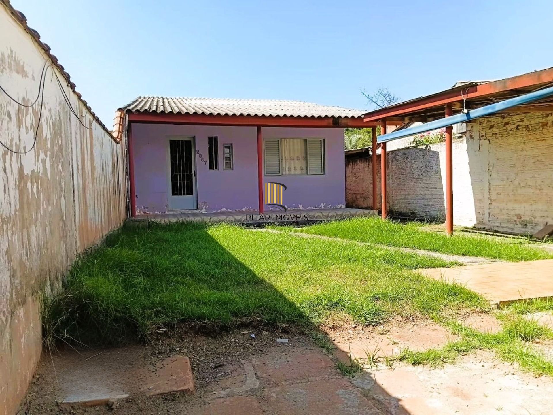 Casa de 3 dormitórios e 2 vagas de garagem em Canoas.