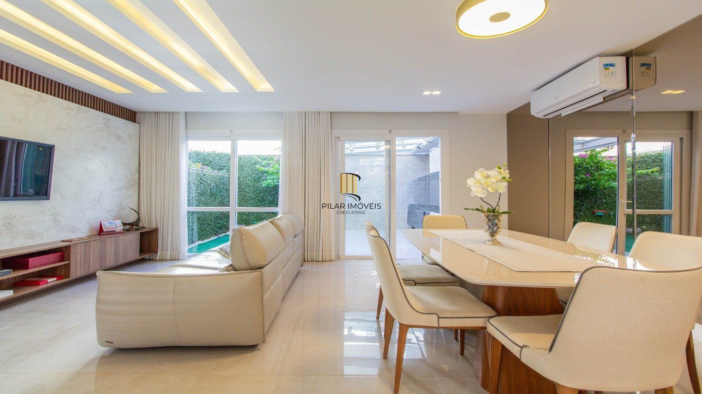 Casa em Condomínio com 3 quartos, 3 suítes, 2 vagas e 195m² no Jardim Carvalho.