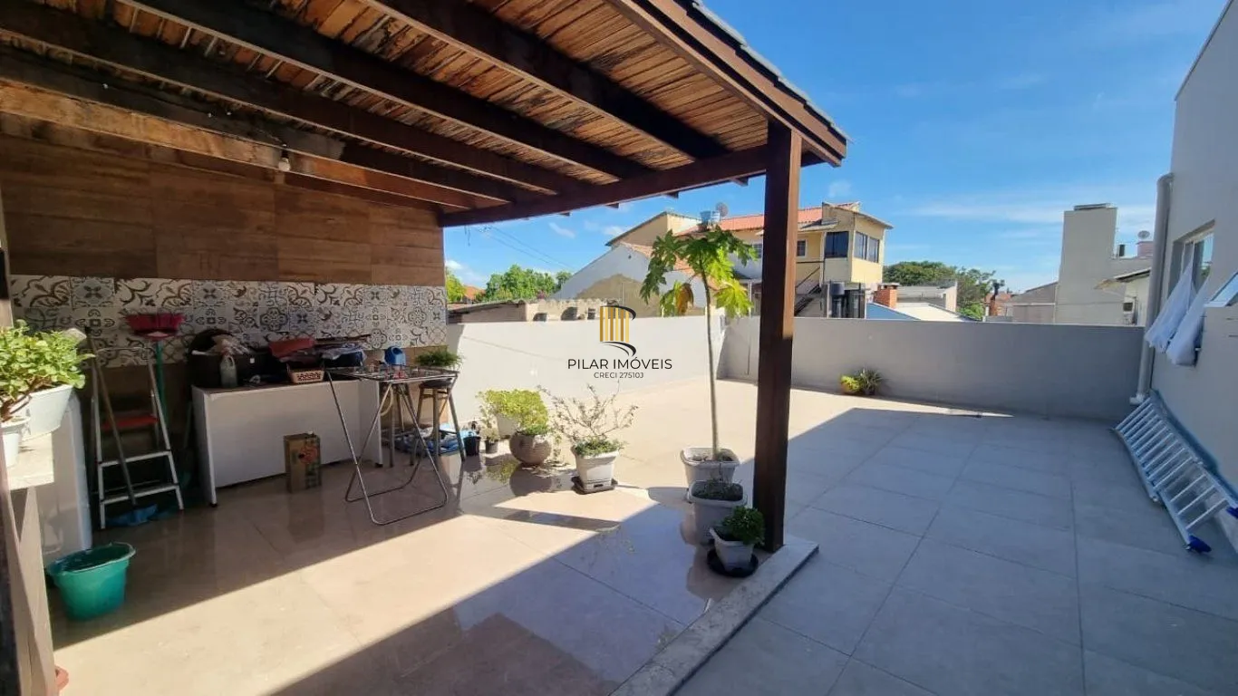 Casa de 2 dormitórios e 6 vagas de garagem em Canoas.