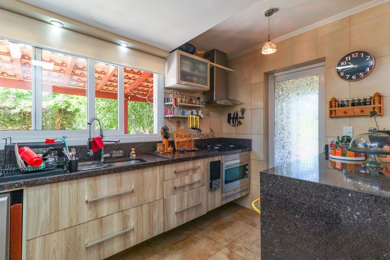 Casa em Condomínio com 3 Dormitórios e Energia Solar na Lomba do Pinheiro