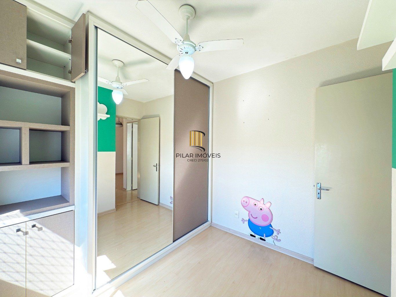 Apartamento com 2 quartos, vaga e elevador  no bairro Sarandi.