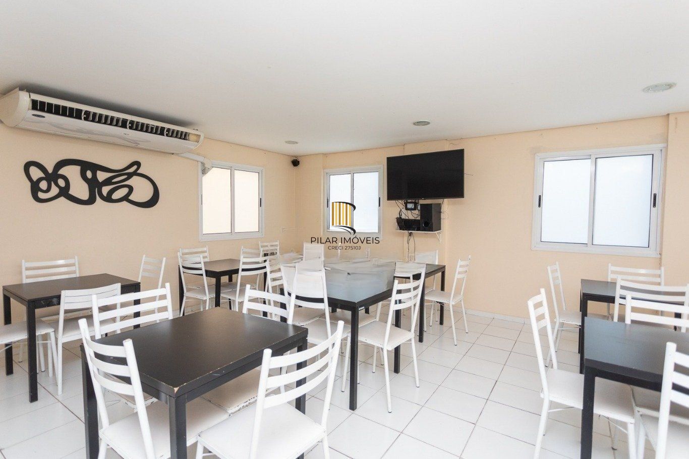 Apartamento 2 Quartos, Suíte, Vaga, Elevador no Condomínio Boulevard