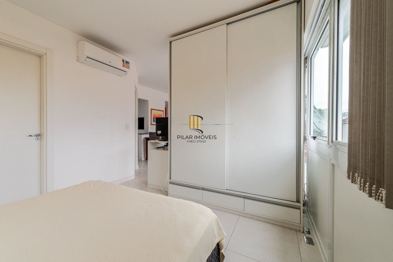 Apartamento com 1 dormitório e 1 vaga no Bairro Mont Serrat