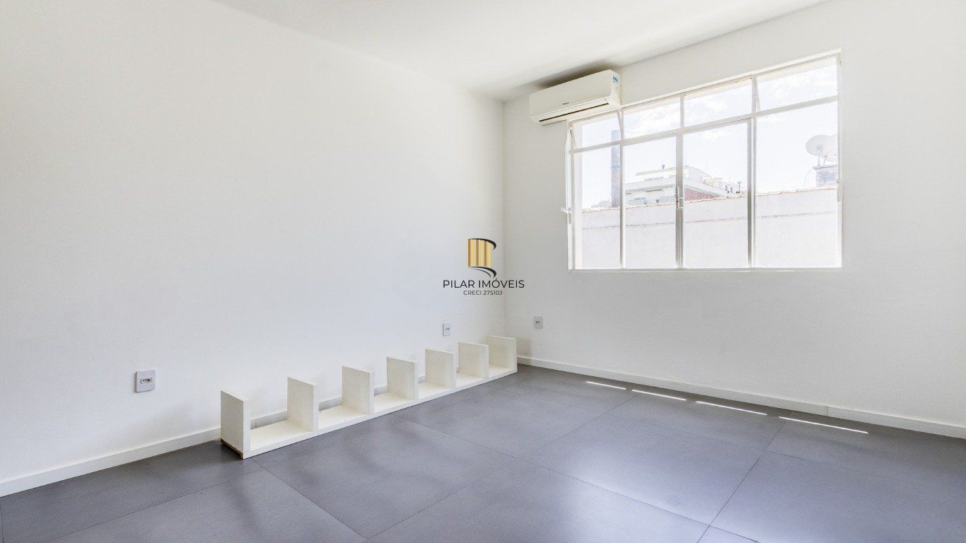 Apartamento de 1 dormitório no bairro Menino Deus em Porto Alegre.