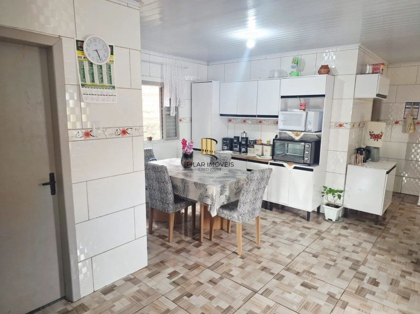 Casa de 3 dormitórios e 2 vagas de garagem em Canoas.