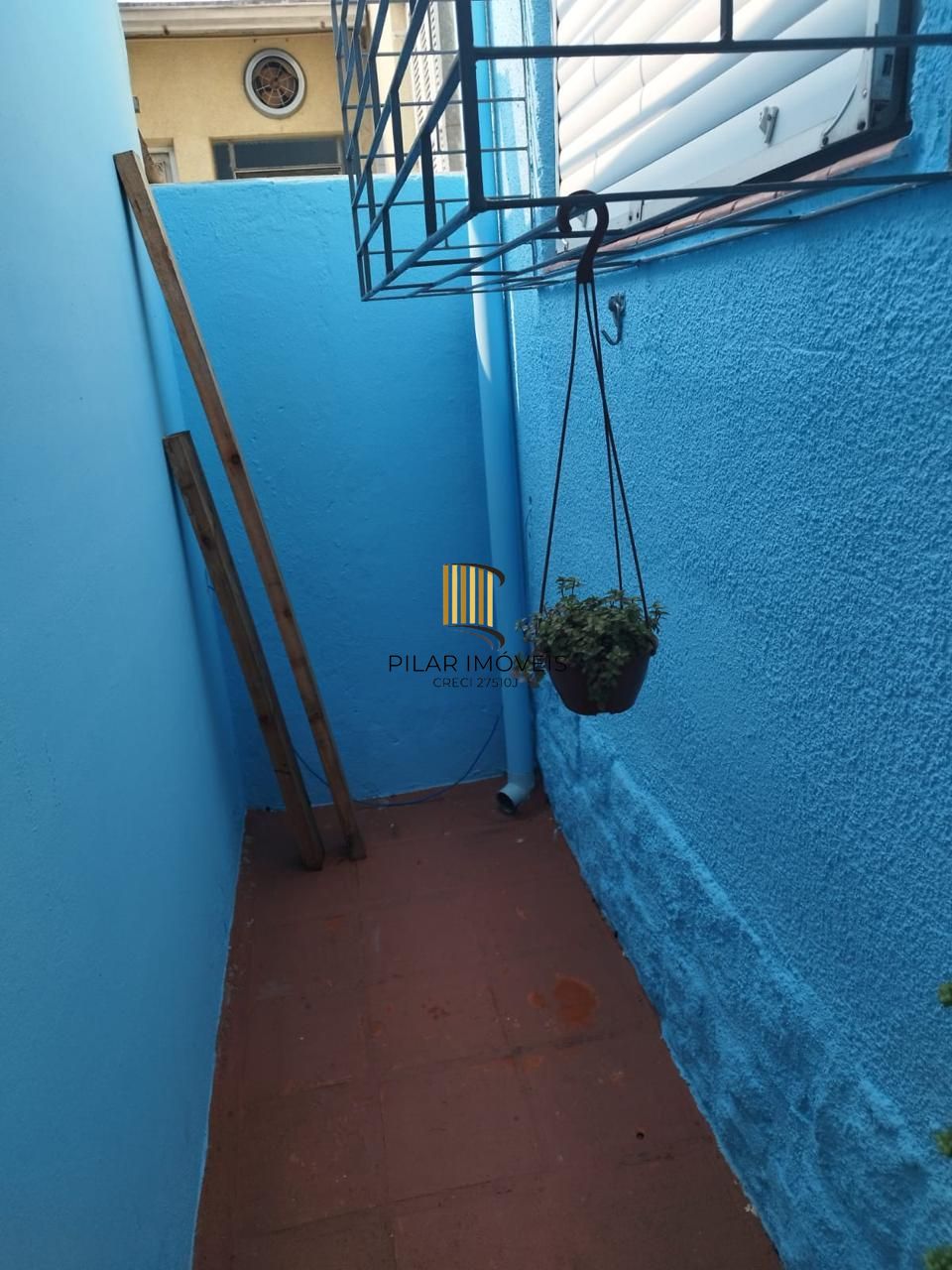 Casa geminada com 3 quartos, vaga de garagem e sacada no bairro Jardim Sabara