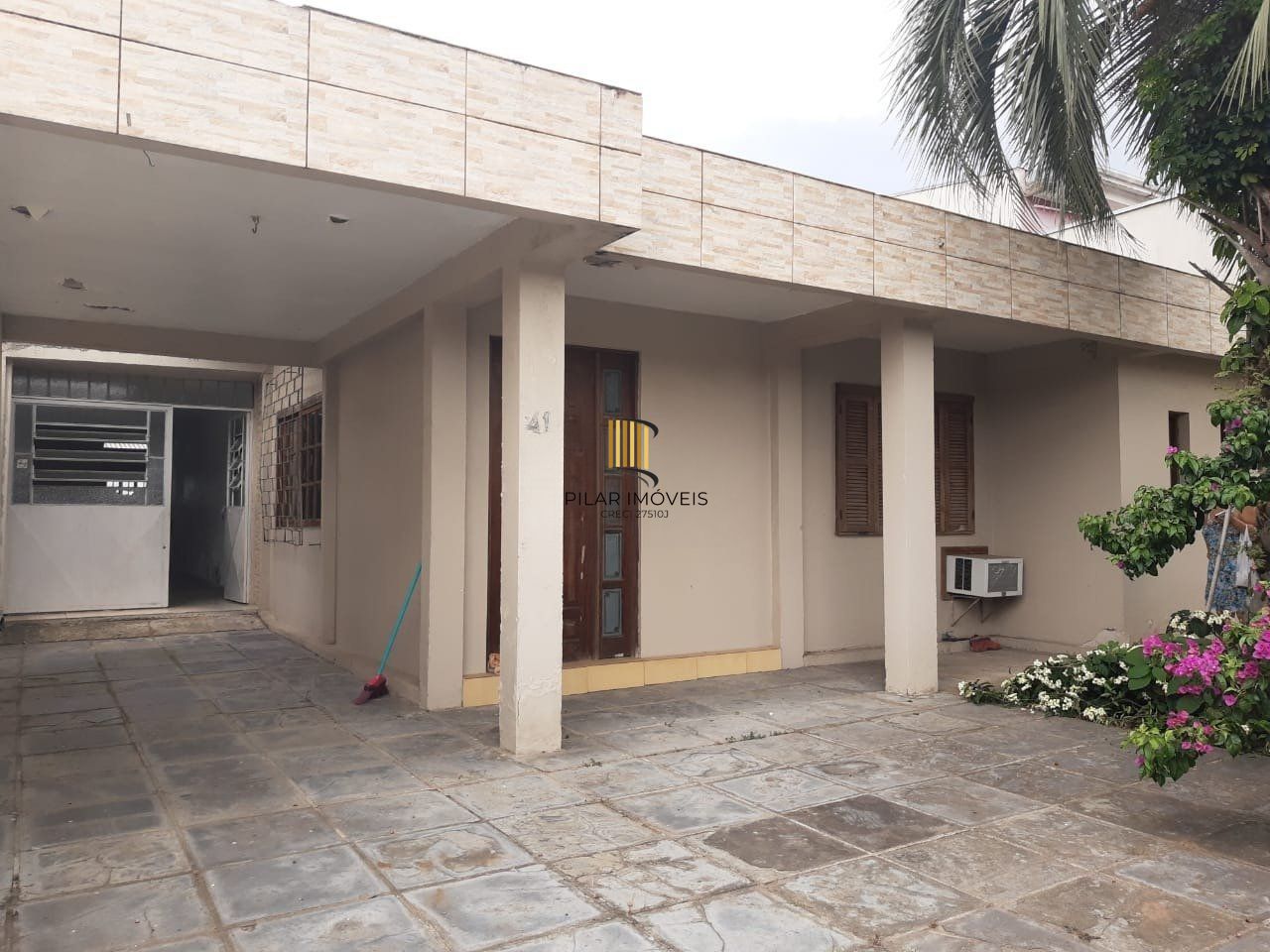 Casa de 2 Quartos e 2  vagas de garagem no Parque Granja em Cachoeirinha.