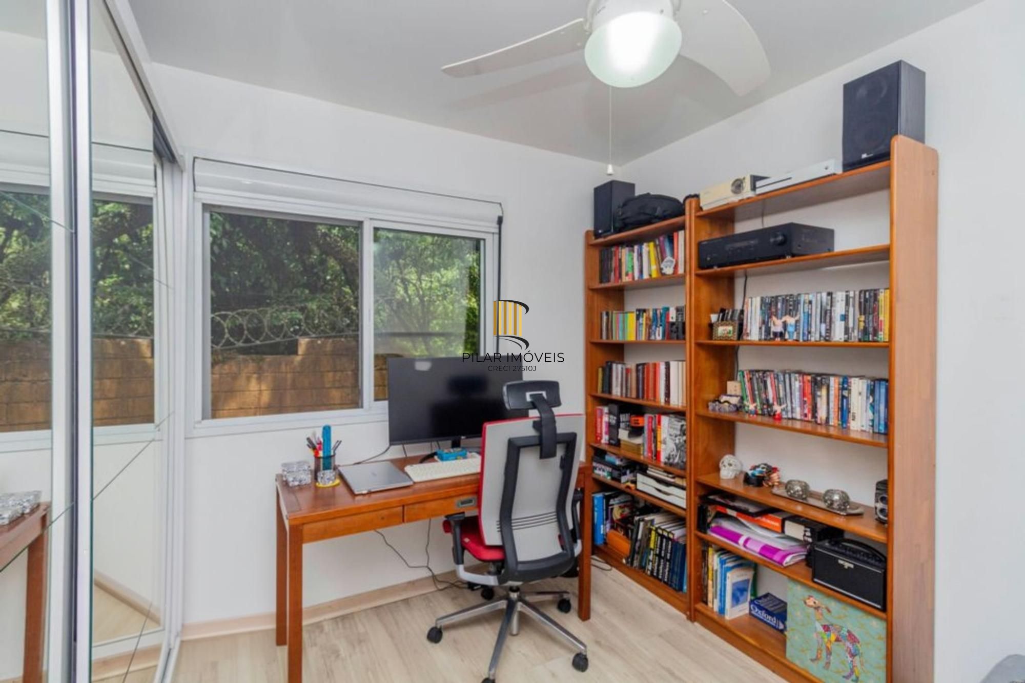 Casa em condomínio fechado de 3 quartos, suíte,2 vagas no bairro Mário Quintana