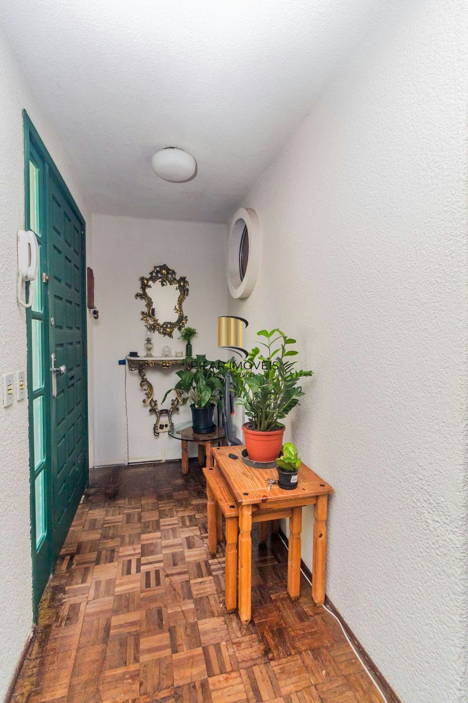 Casa com 255 metros privativos e pátio com piscina no Bairro Higienópolis