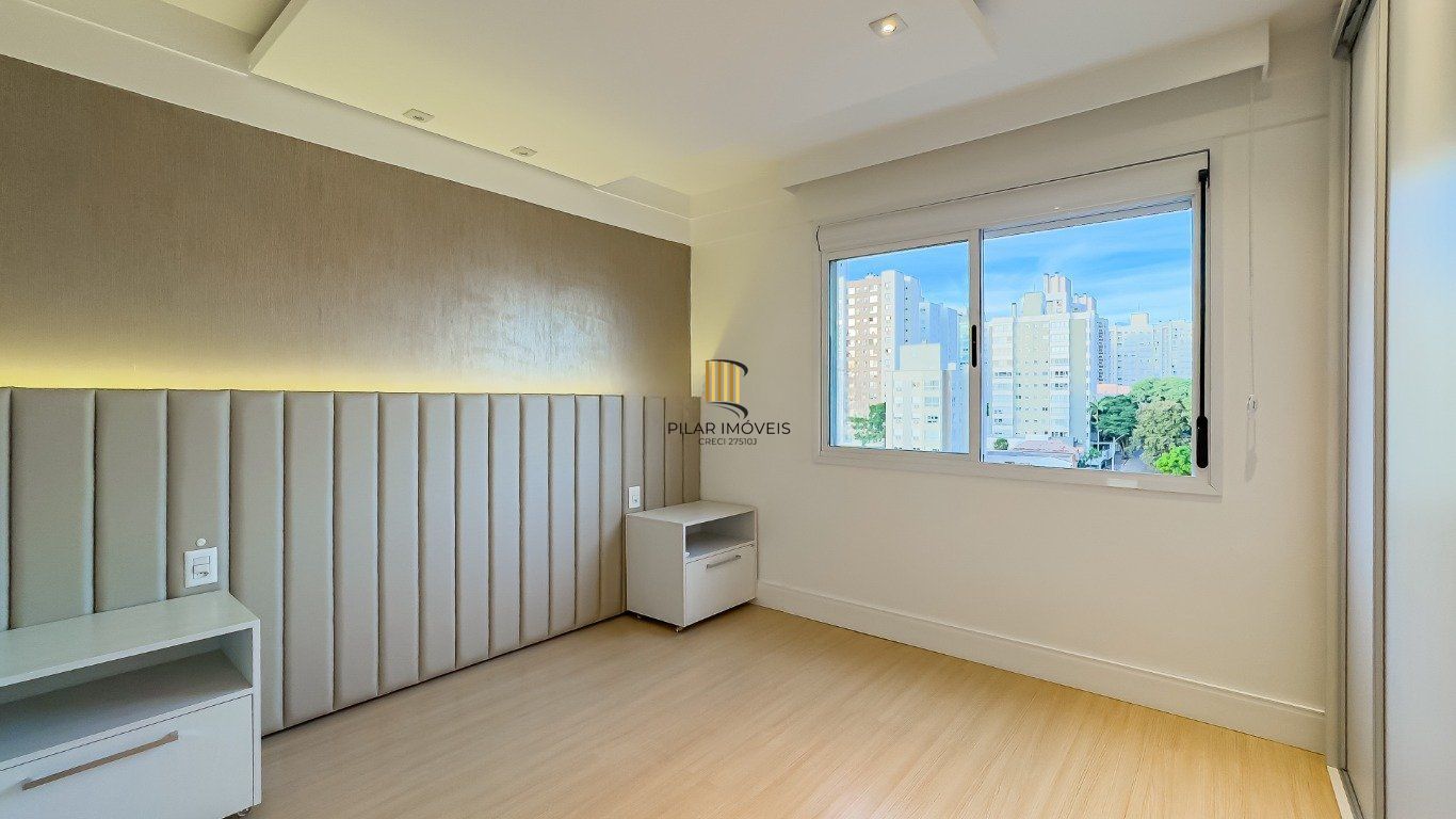 Apartamento com 3 quartos (1 suíte) e 2 vagas no Bairro Passo da Areia.