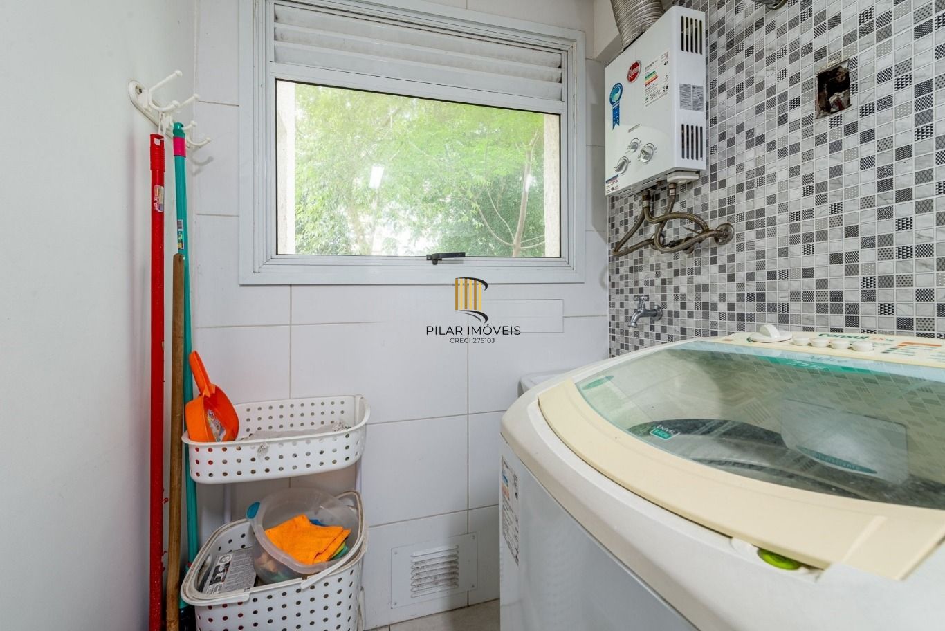 Apartamento com 1 dormitório e 1 vaga no Bairro Mont Serrat