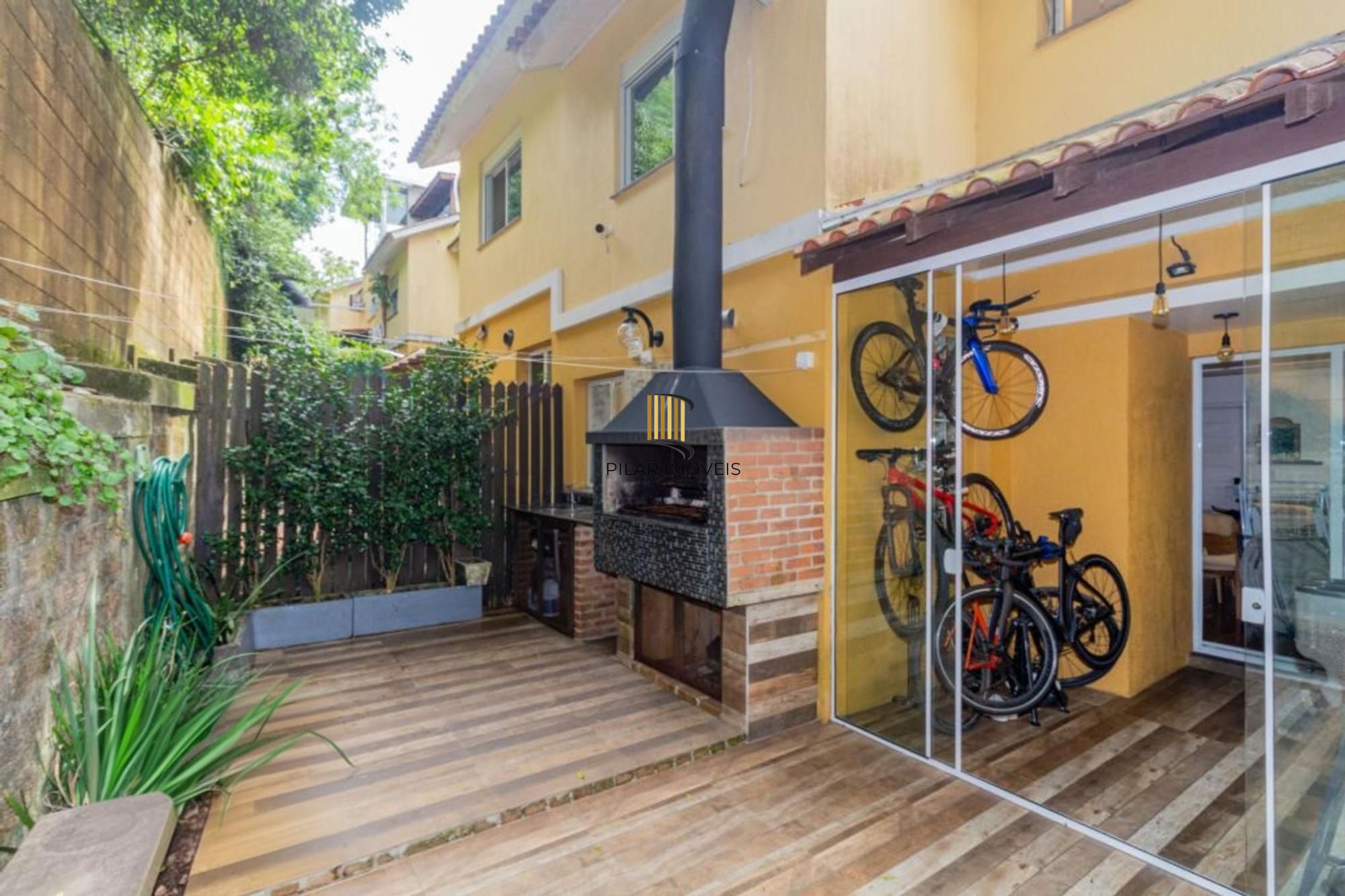 Casa em condomínio fechado de 3 quartos, suíte,2 vagas no bairro Mário Quintana