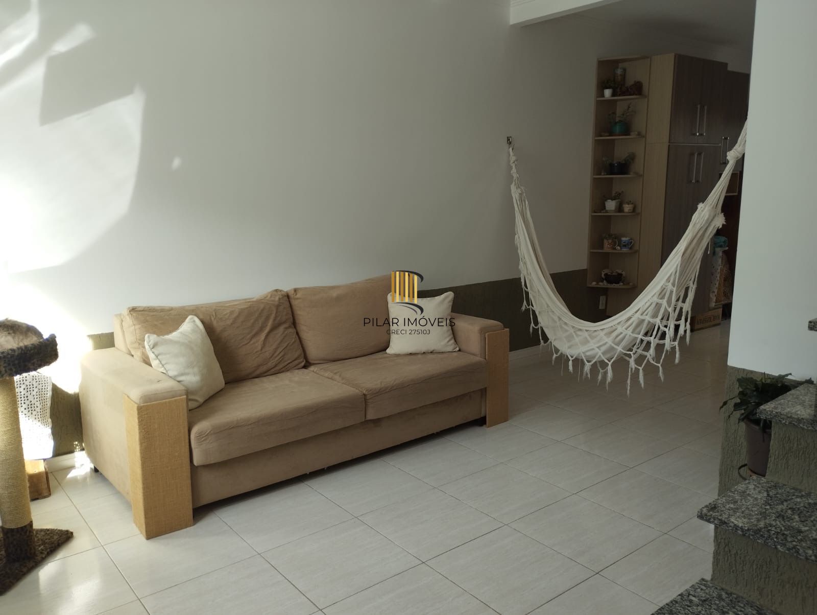 Casa Sobrado semi mobiliada com 2 dormitórios Avenida Juca Batista 115m2