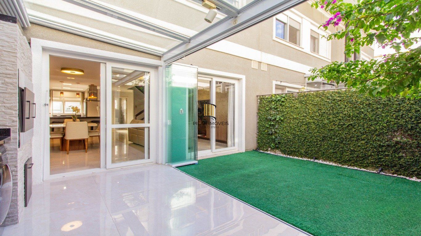 Casa em Condomínio com 3 quartos, 3 suítes, 2 vagas e 195m² no Jardim Carvalho.