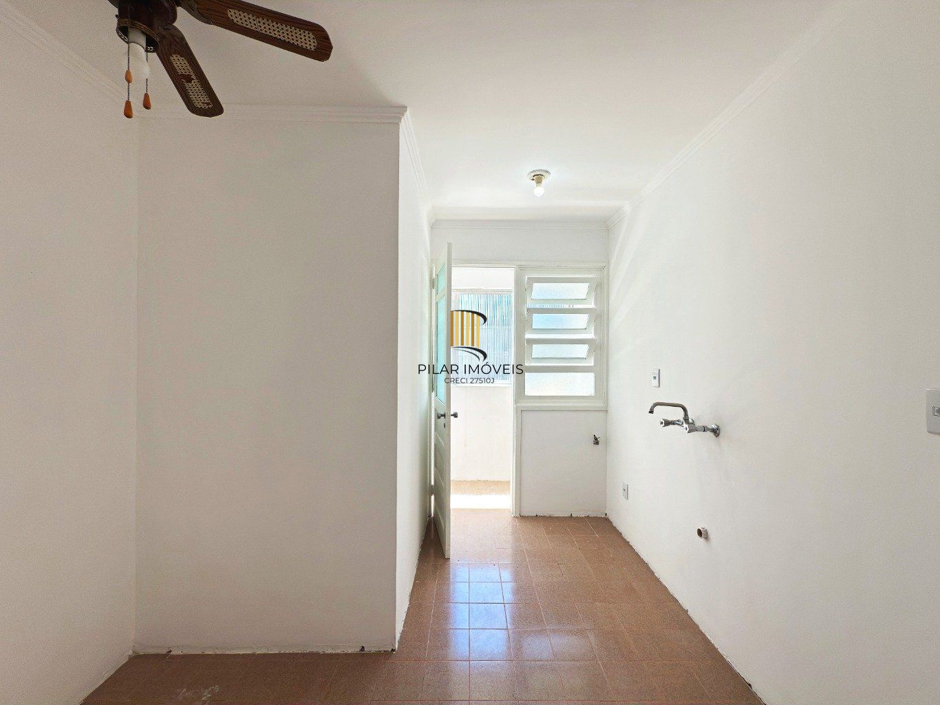 Cobertura com 2 quartos, vaga, elevador e churrasqueira  no bairro Cristal.