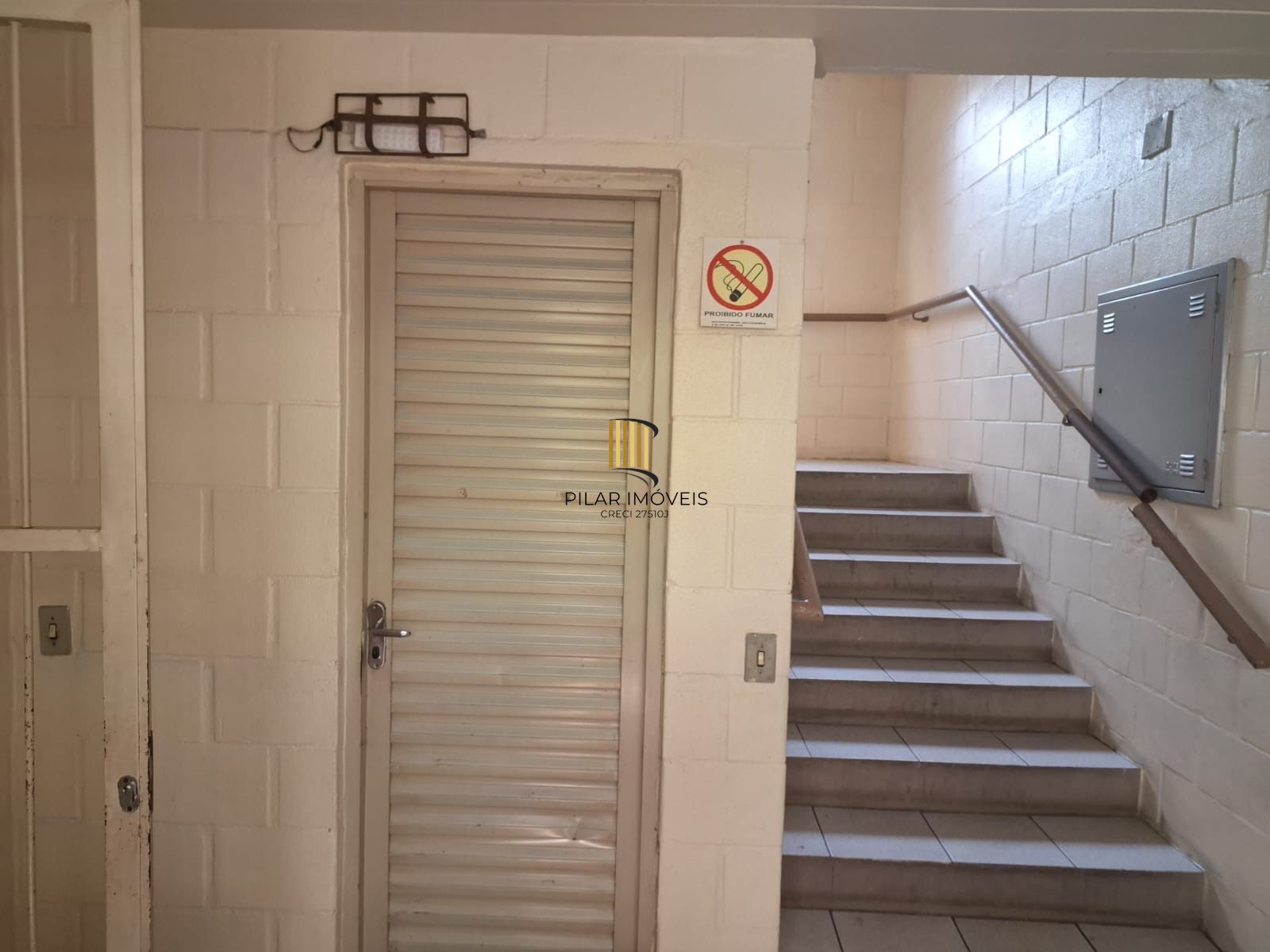 Apartamento 2 dormitórios 1 vaga de garagem no Bairro Maria Regina Alvorada