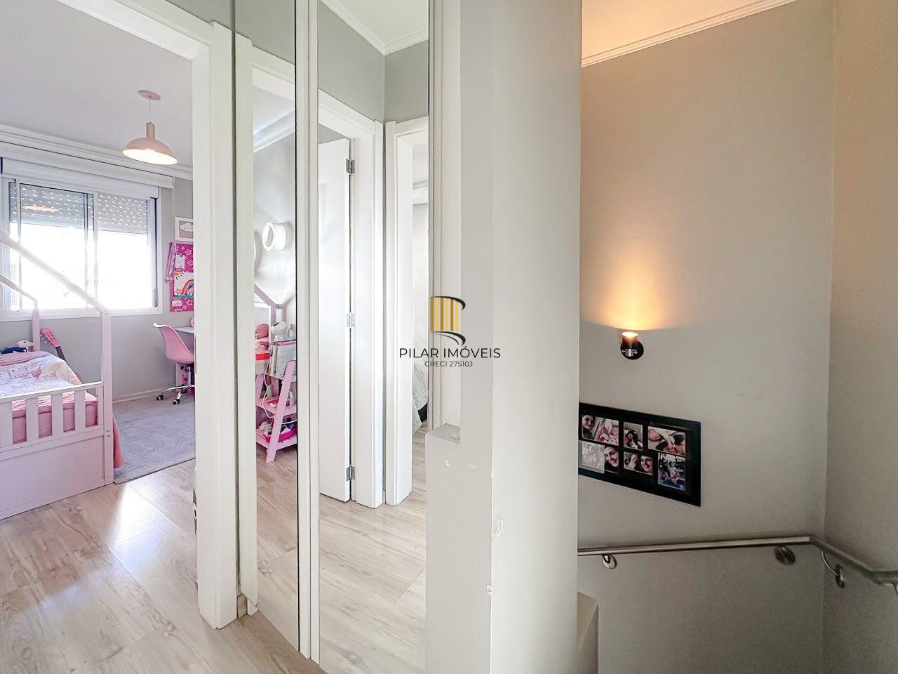 Casa em condomínio com 3 dormitórios e 3 vagas de garagem em Canoas.