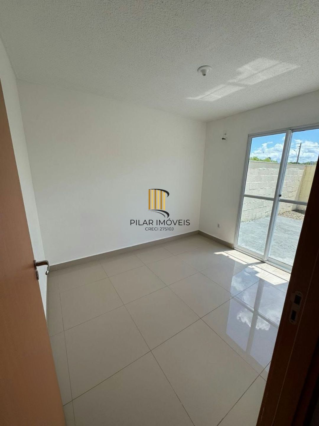 Apartamento de 2 dormitórios, piscina e 1 vaga de garagem em Canoas.