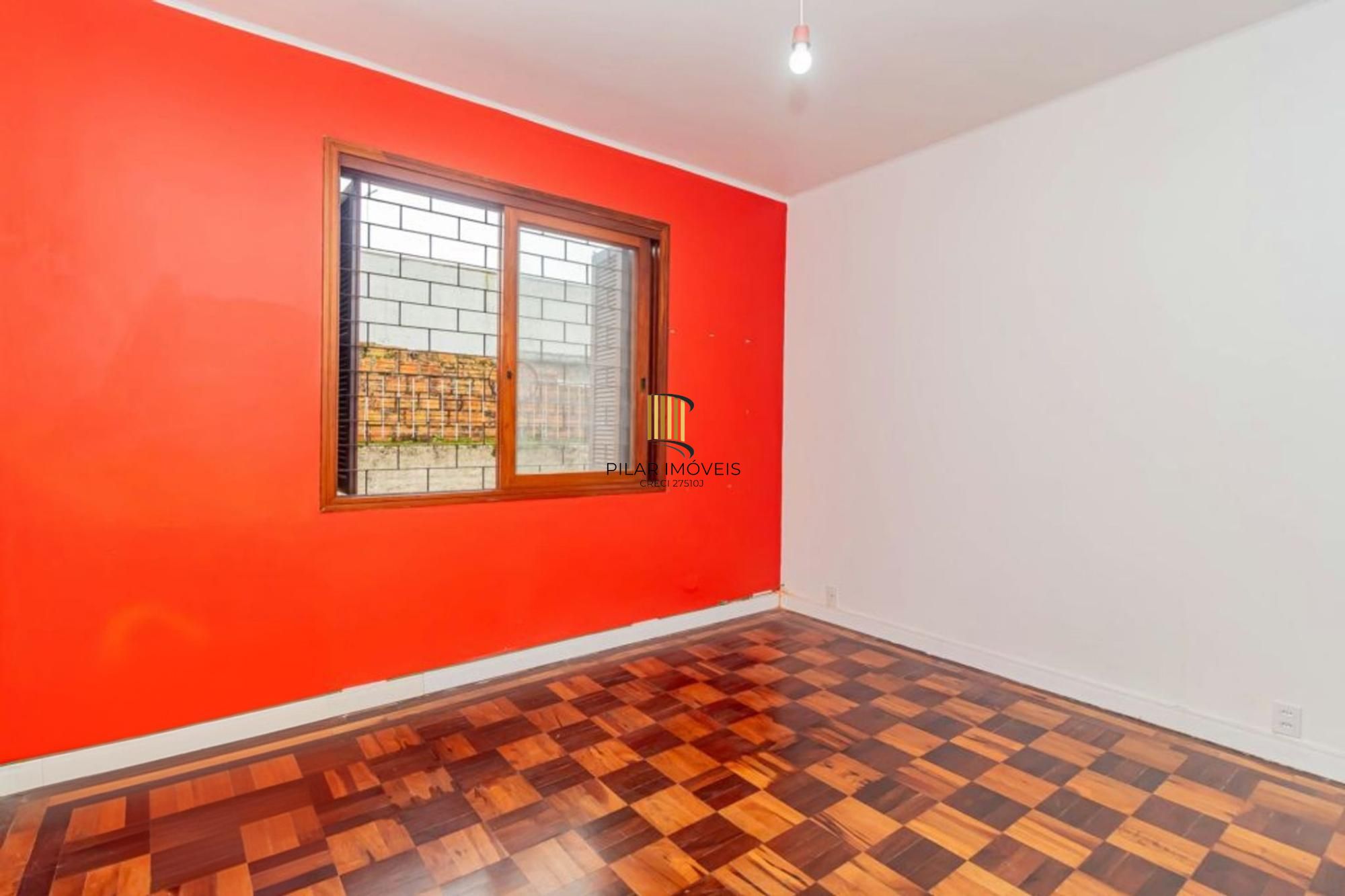 Apartamento térreo de 2 dormitórios bairro São João.