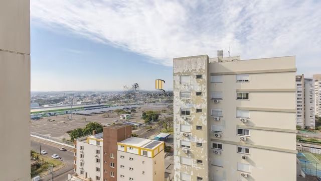 Apartamento de 2 quartos, elevador e 1 vaga de garagem em Canoas.