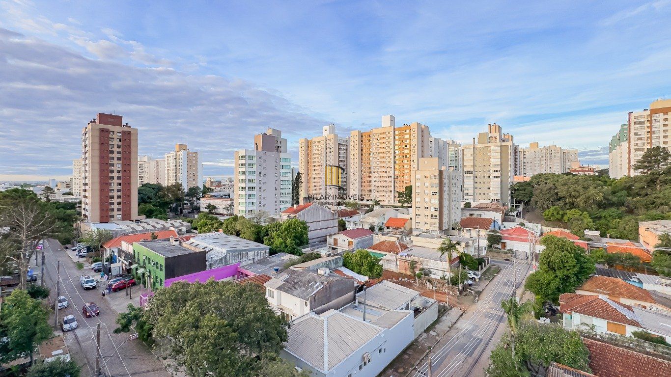 Apartamento com 3 quartos (1 suíte) e 2 vagas no Bairro Passo da Areia.