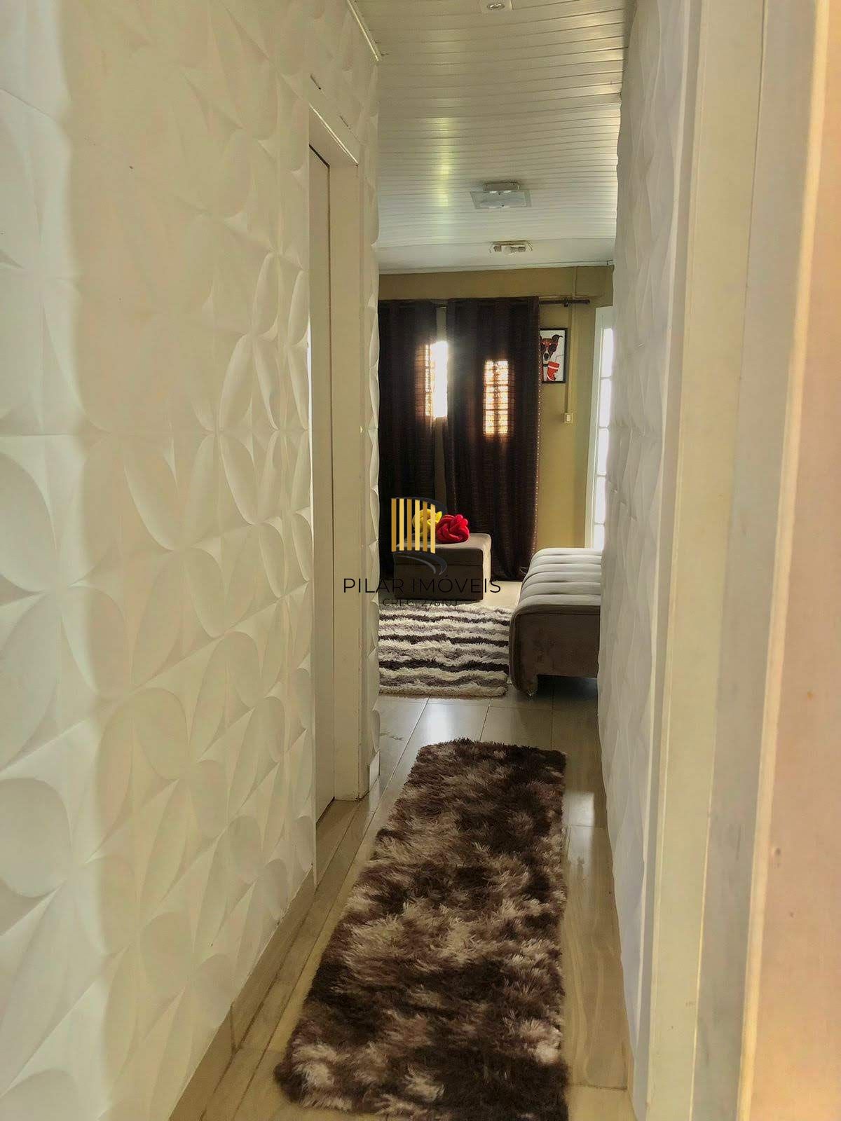 Casa com Piscina à Venda na Vila Elsa – 3 Dorms e Garagem Coberta