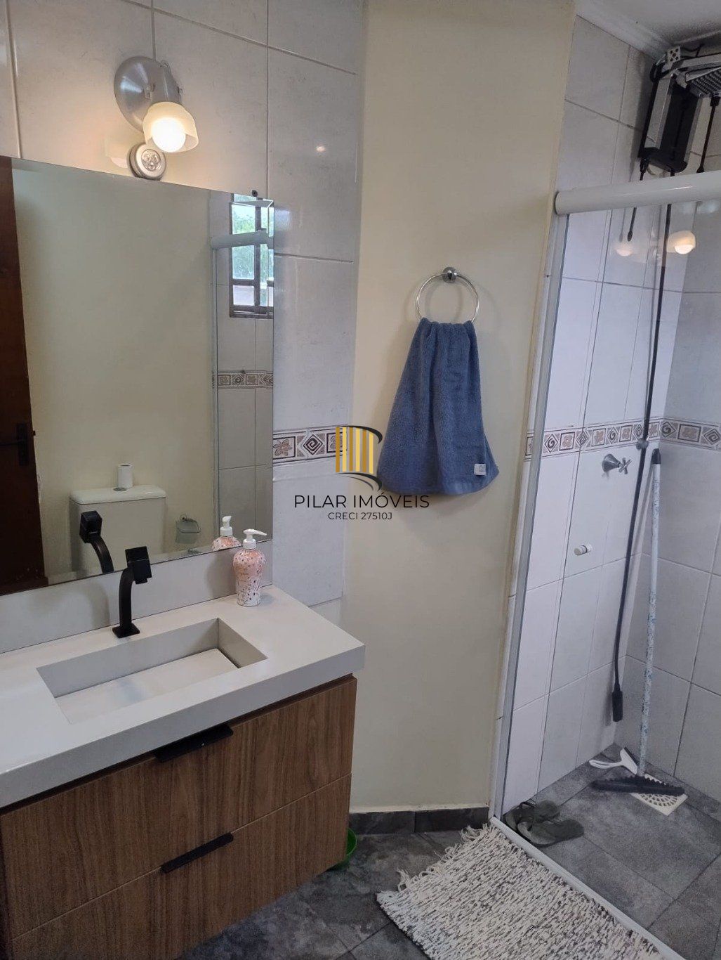 Casa com 3 dormitorios, 1 suíte e com 1 vaga de garagem coberta em Canoas.