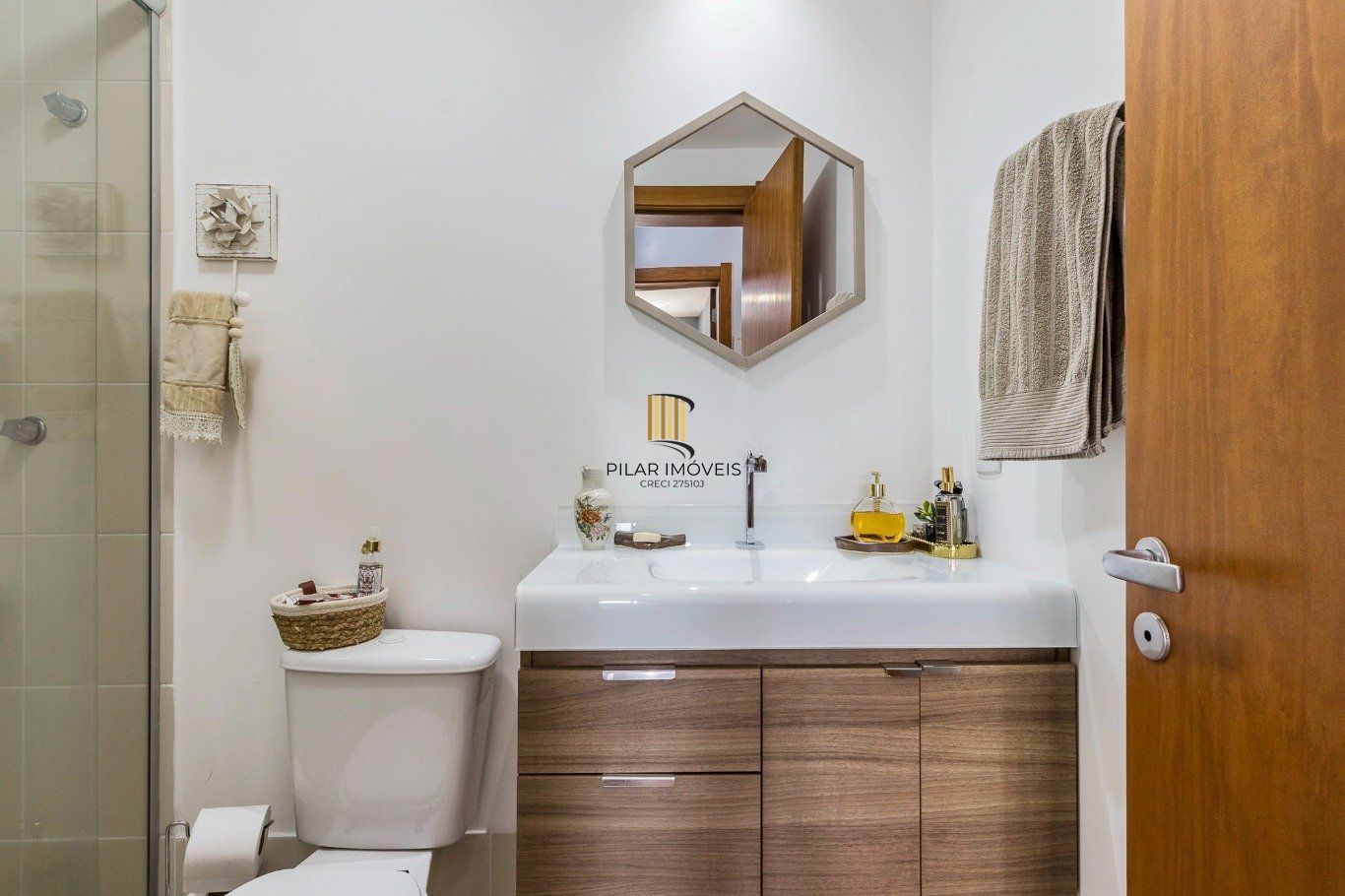 Apartamento 2 Dormitórios com Suíte, elevador e 2 Vagas no Alto Petrópolis