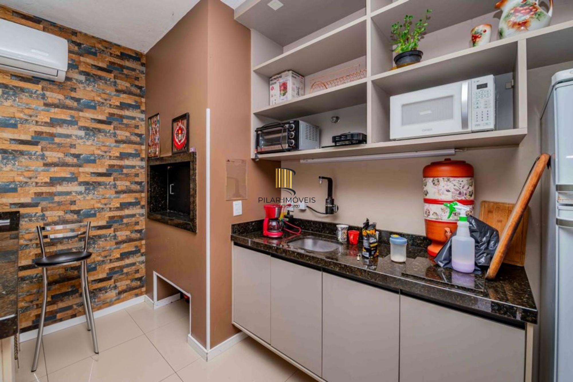 Apartamento de 2 quartos, suíte, elevador, 1 vaga no bairro Ipanema.