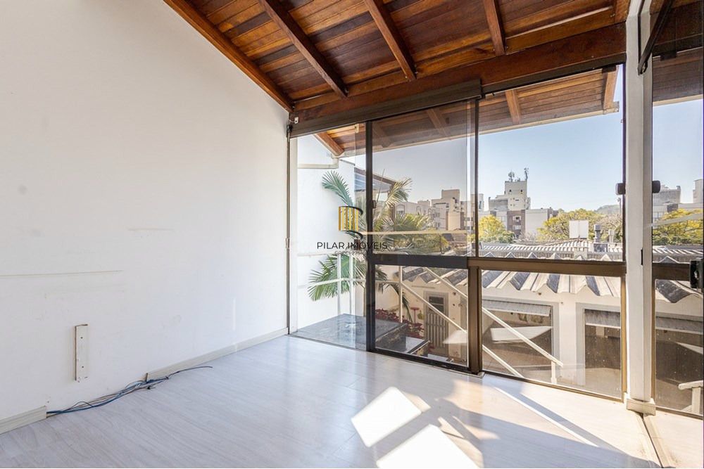 Casa com 4 quartos, 7 vagas e pátio no Bairro Higienópolis