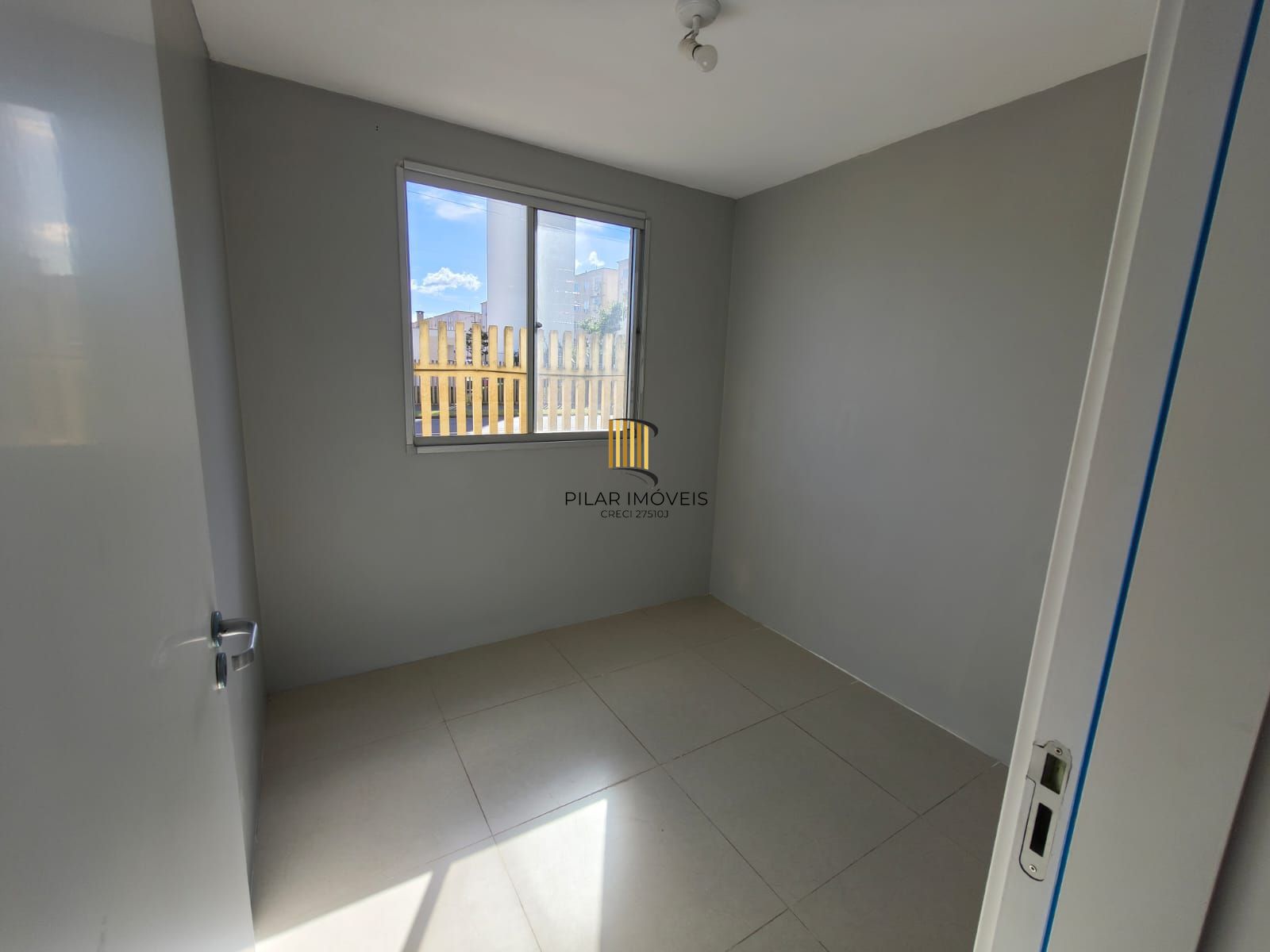 Apartamento Térreo, 2 quartos, vaga, piscina e portaria 24hr no bairro Sarandi.