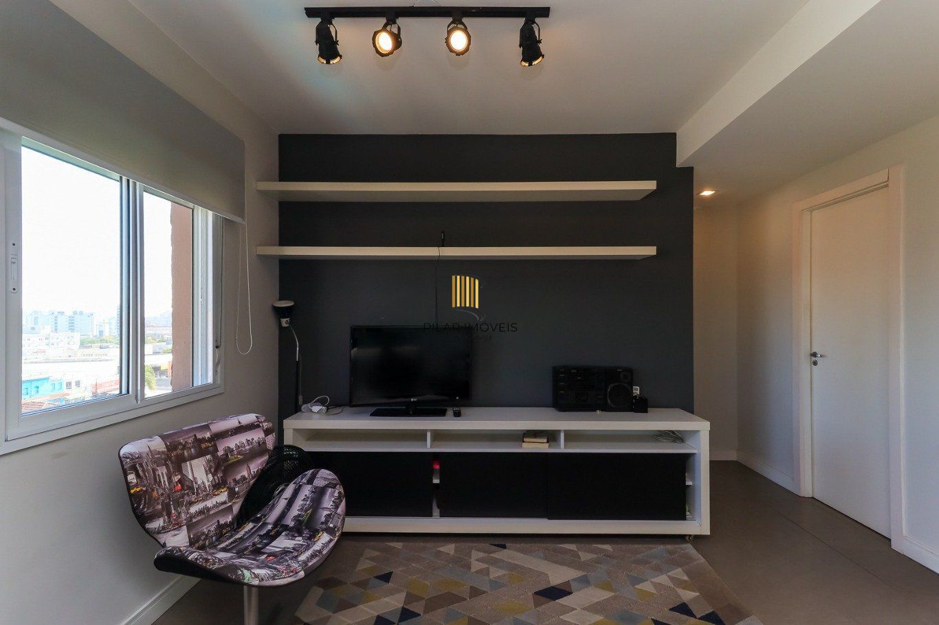 Apartamento de 3 dormitórios e 1 vaga de garagem no bairro Azenha/Porto Alegre.