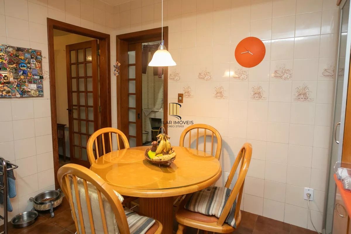 Casa à venda com 280m², 4 quartos e 2 vagas no bairro Auxiliadora