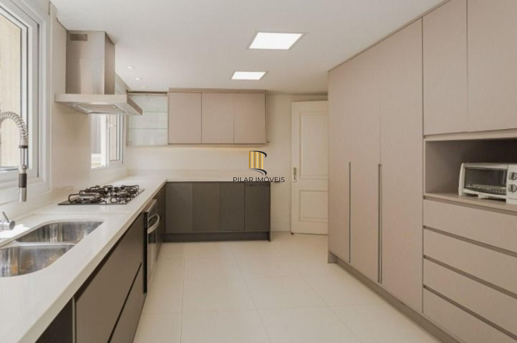 Casa em Condomínio com 5 quartos e 390m² à venda em Boa Vista, Porto Alegre.