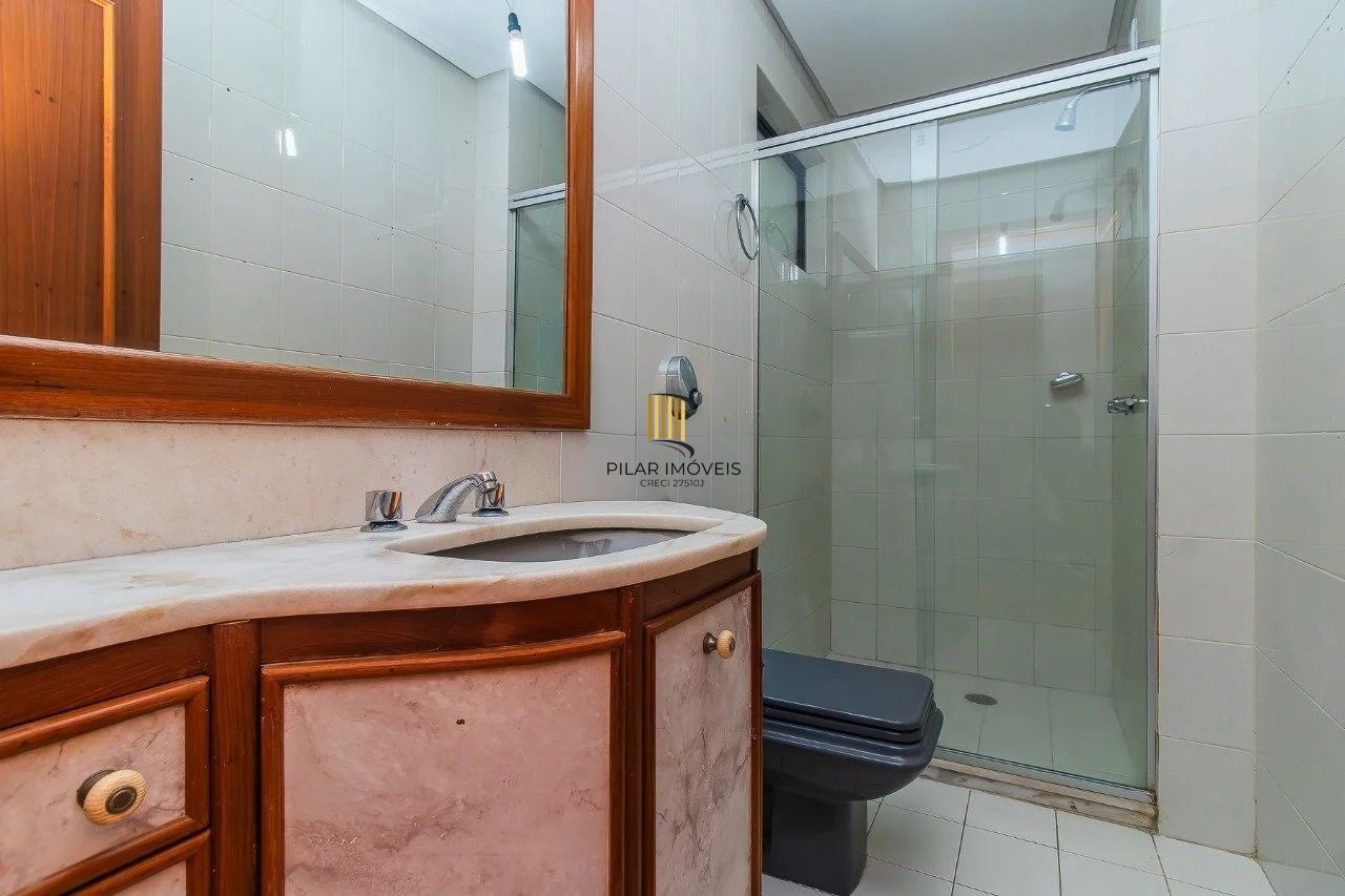 Cobertura de 3 quartos com piscina e 2 vagas no Bairro Mont Serrat.