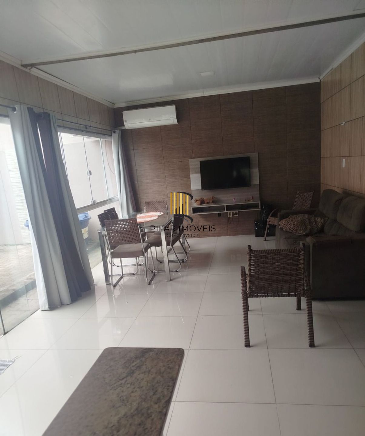 Casa de 2 dormitórios e 2 vagas de garagem em são José Canoas.