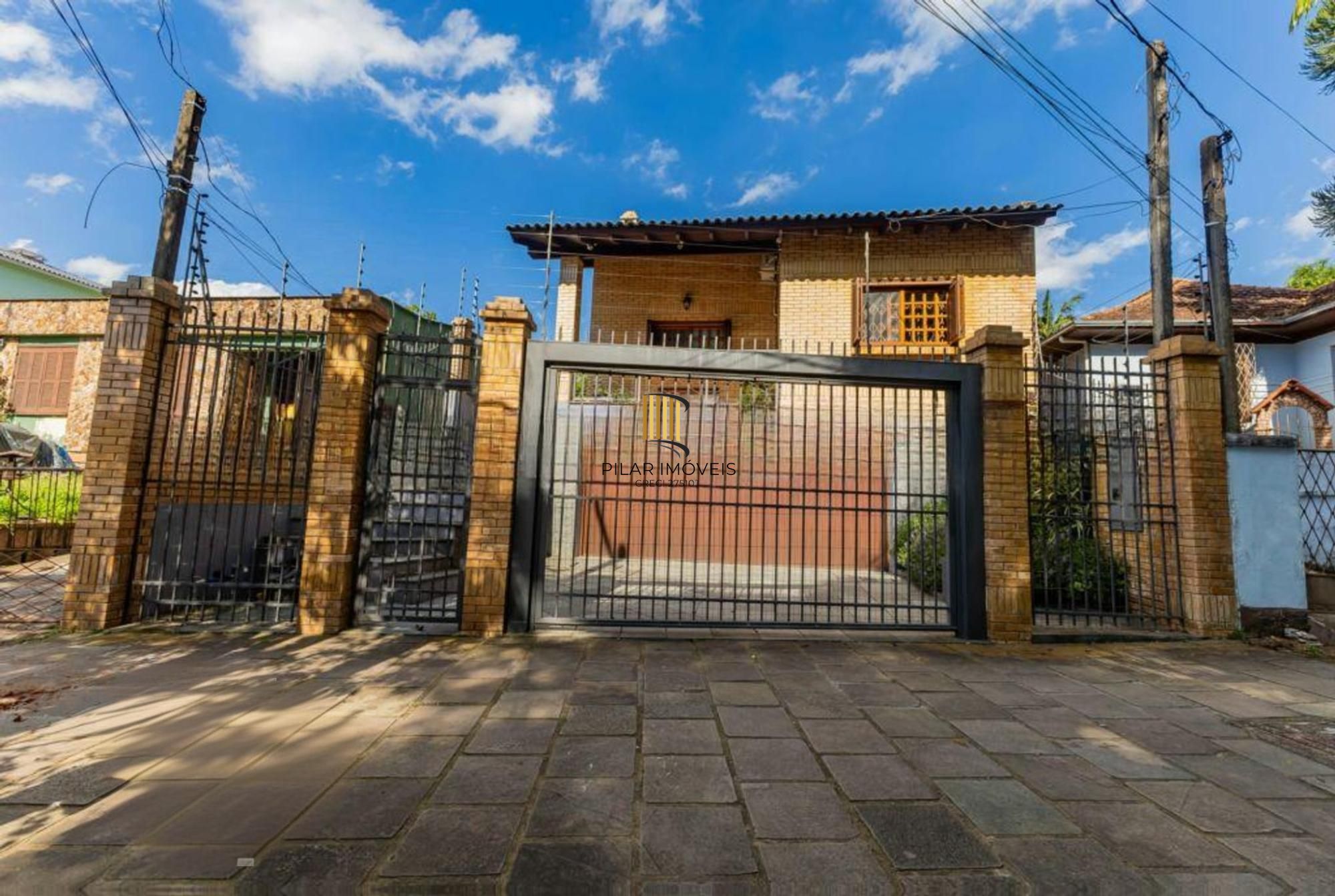 Casa com 1.640,00m², 3 dormitórios, 4 vagas à venda Rua Marista.