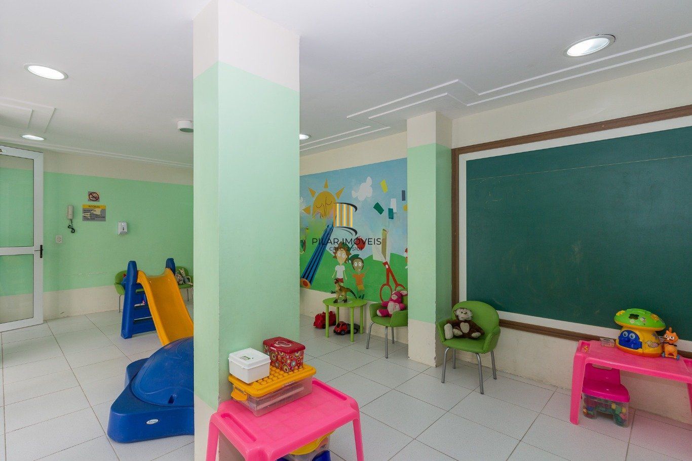 Apartamento 2 Dormitórios com Suíte, elevador e 2 Vagas no Alto Petrópolis