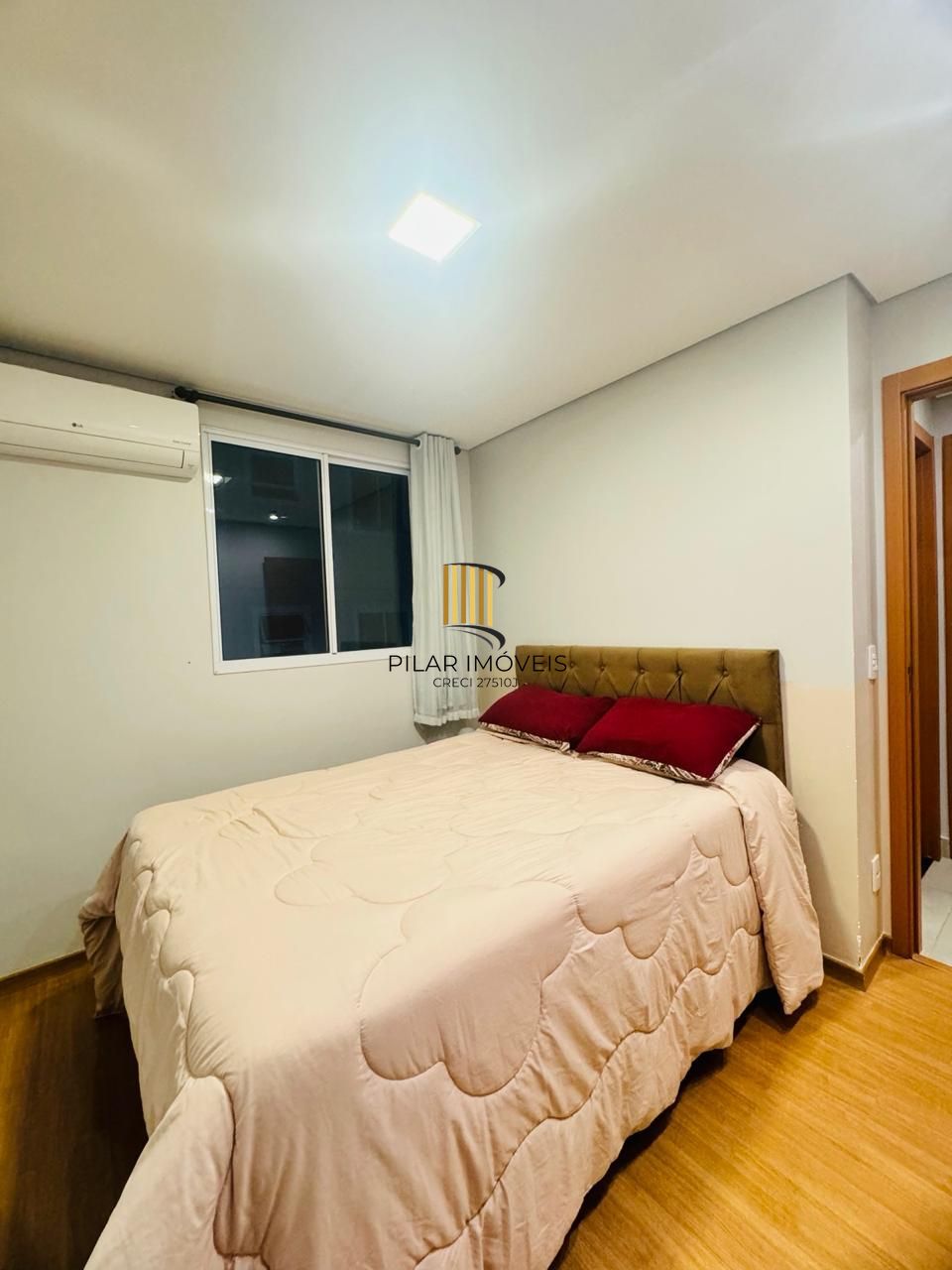Apartamento de 2 dormitórios com 1 vaga no Bairro Morro Santana.
