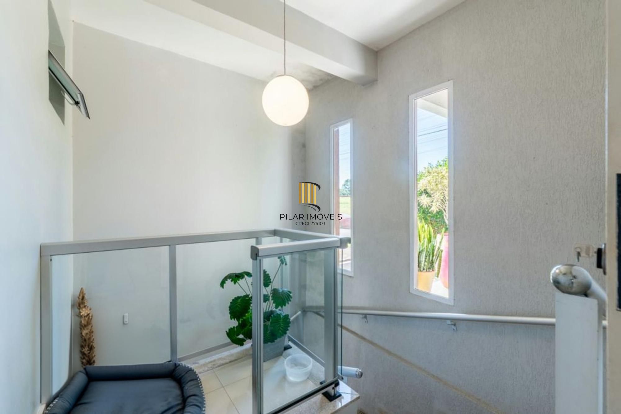 Casa em condomínio de 3 dormitórios,2 vagas e churrasqueira no bairro Agronomia