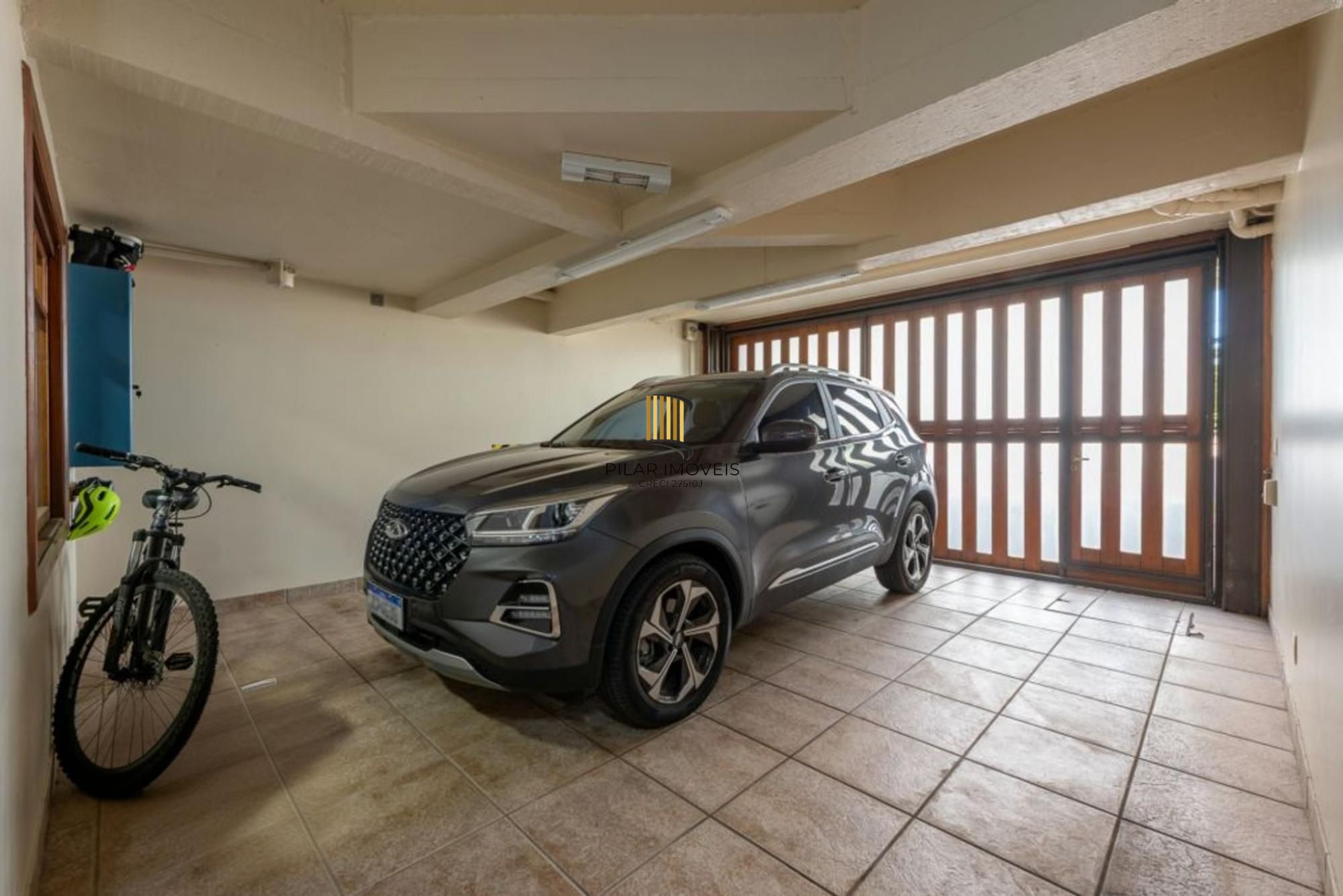 Casa com 5 dormitórios, 2 suítes, 2 vagas,360m² à venda no Jardim Itu Sabará.