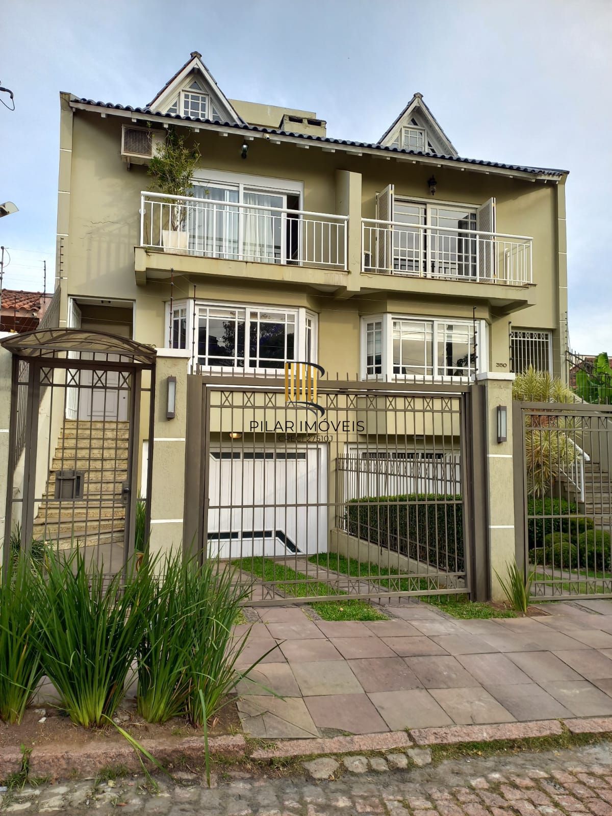 Casa com 4 dormitórios no Bairro Chácara das Pedras