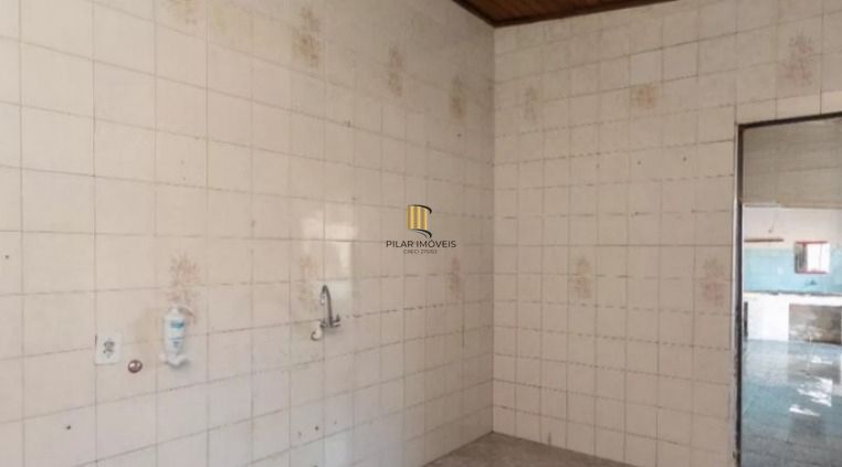 Casa com 3 dormitórios e 2 vagas no Bairro Parque dos Maias
