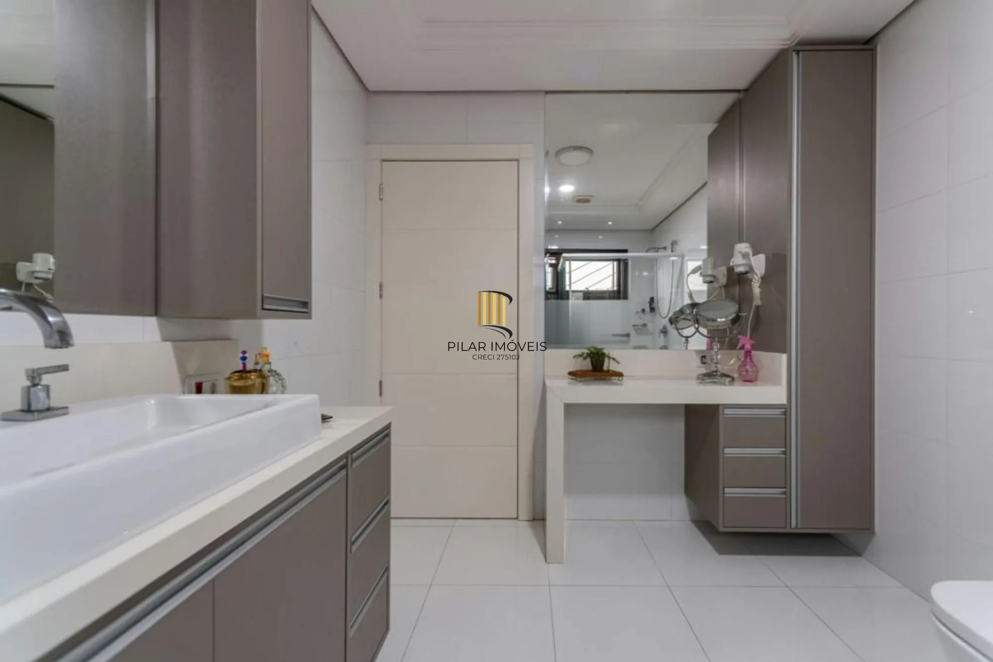 Casa com 4 quartos,1 Suite, 2 vagas e 450m² à venda em Sarandi.