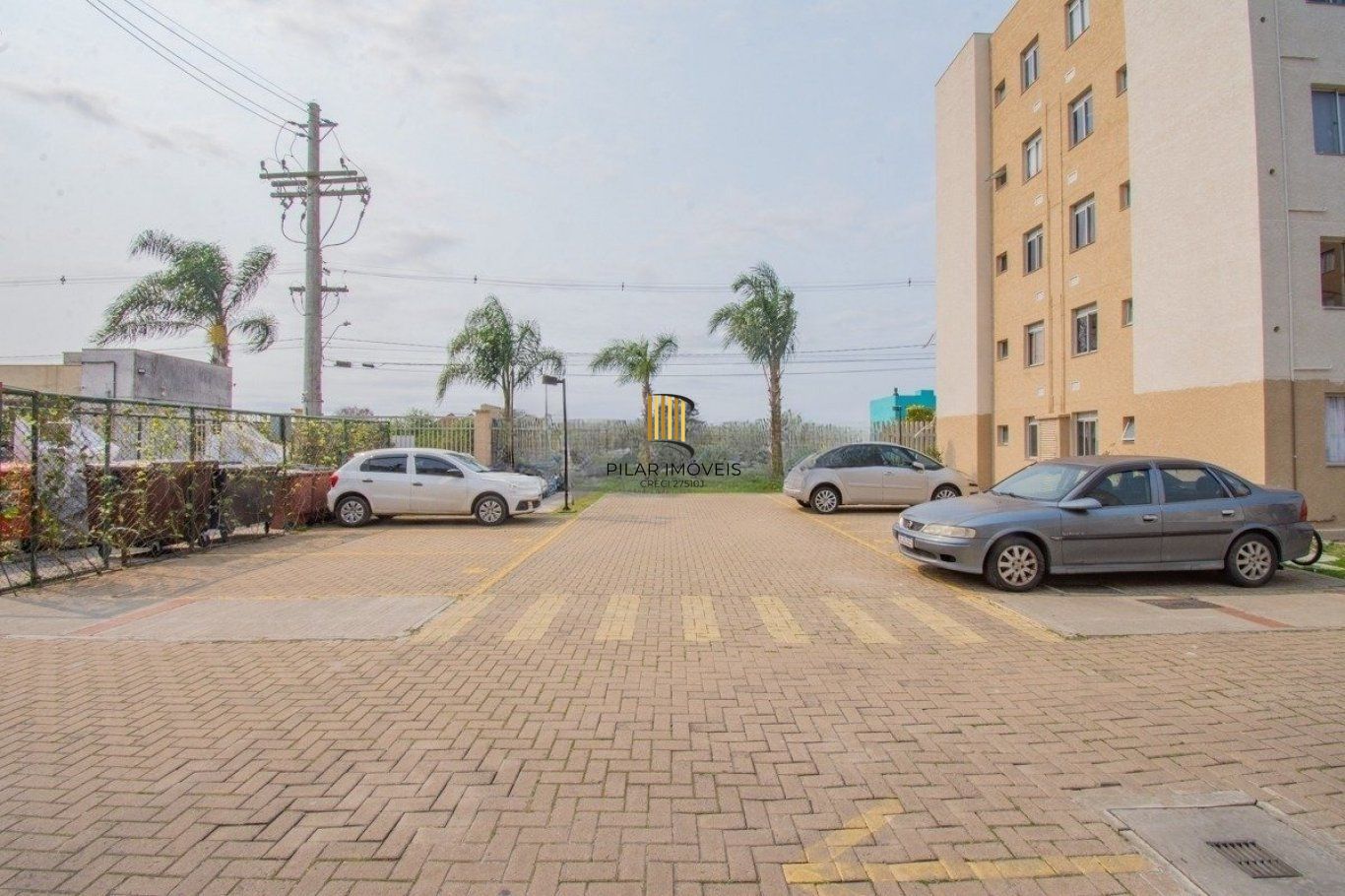 Apartamento Térreo, 2 quartos, vaga, piscina e portaria 24hr no bairro Sarandi.