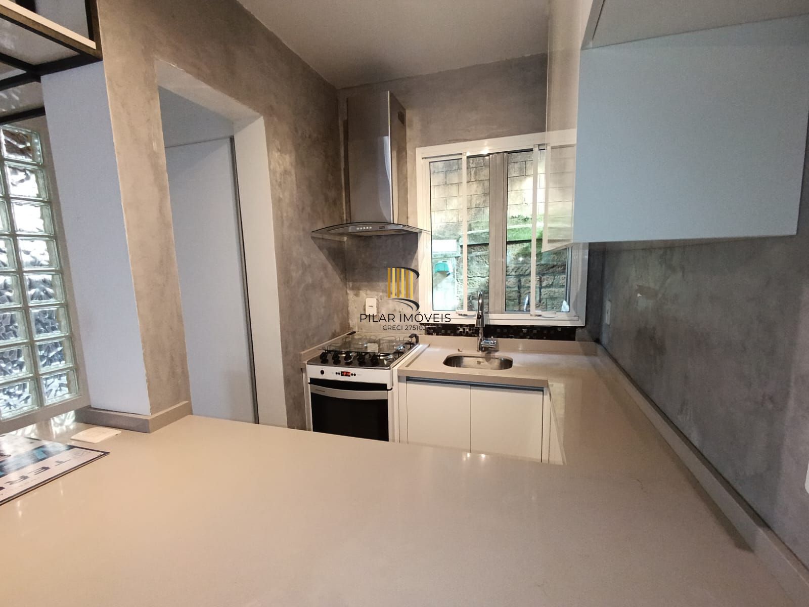 Casa em condomínio de 3 quartos, suíte e 2 vagas no bairro Mário Quintana