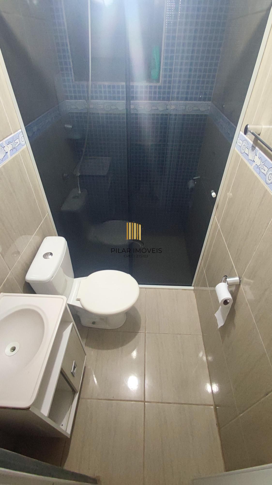 Apartamento Térreo, com 2 quartos, portaria e pátio  no bairro Rubem Berta